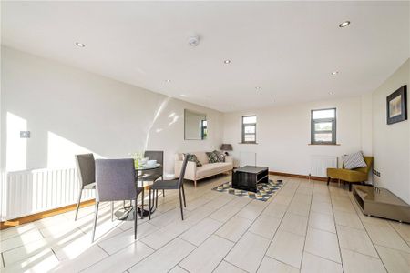 North Road, Brentford, TW8 0GJ - Photo 2