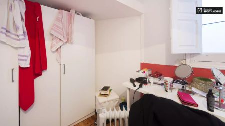 Double bed in Nicely decorated bedrooms available near Alonso Martinez - Photo 4