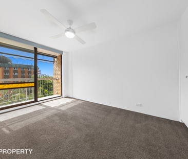Unit p, 574 Boundary Street, Spring Hill, QLD - Photo 2