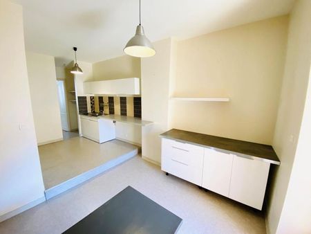 Location Appartement 4 pièces 111m² MACON 71000 - Photo 4