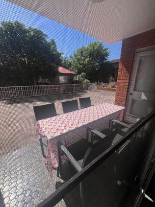 Kensington - Photo 1