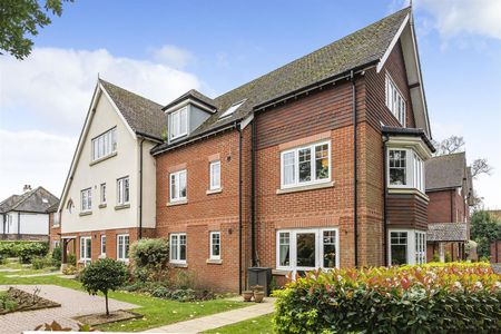 Mulberry Lodge, Emsworth - Photo 2