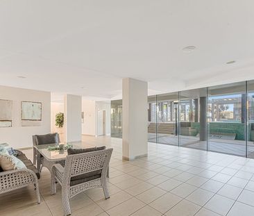 Perfectly Positioned Premium Apartment - Redcliffe Peninsula - Photo 4