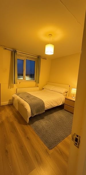 2 Bed Flat, High Street Colliers Wood, SW19 - Photo 1