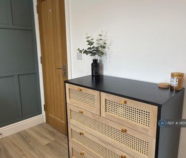 1 bedroom in a house share to rent - Photo 3