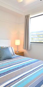 MODERN ONE BEDROOM APARTMENT - Photo 3