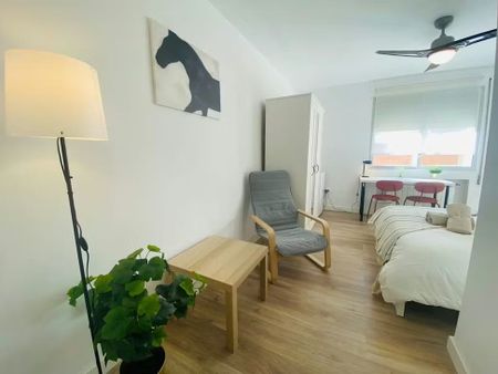 Avenida de Entrevías, Madrid, Community of Madrid 28053 - Photo 5