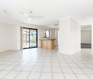 SPACIOUS 4 BEDROOM 2 BATHROOM HOME IN A QUIET SUBURB - Photo 6