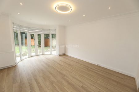 Highfield Gardens Golders Green NW11 - Photo 3