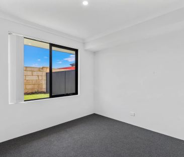 Spacious and Stylish 4-Bedroom Home Close to Shops, Schools and Parks - Photo 3