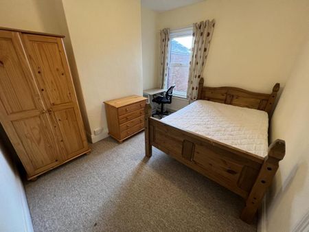 4 bedroom terraced house to rent - Photo 4