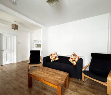 4 bedroom terraced house to rent - Photo 2