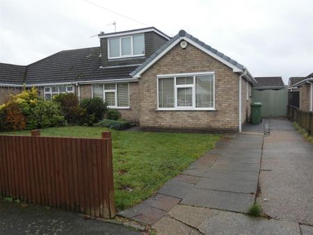 3 bedroom semi-detached bungalow to rent - Photo 4