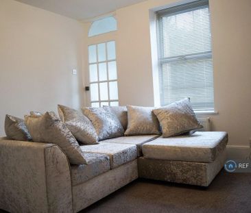 1 bedroom in a house share to rent - Photo 2