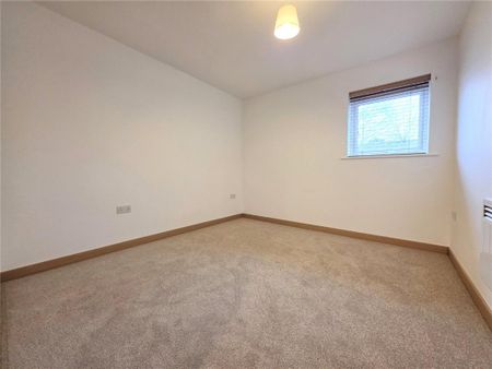 2 bed apartment to rent in Cherrydown East, Basildon, SS16 - Photo 2