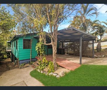 Charming & Tidy 3 Bedroom Home with Air Conditioning and Large yard - Photo 6