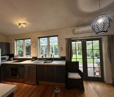 Warm and welcoming in sunny St Clair - Photo 6