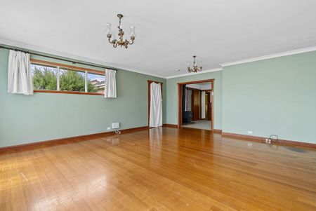 Spacious 3-Bedroom Home in Quiet Norwood Court - Photo 2