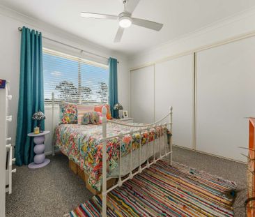Modern Townhouse Living in Secure Eagleby Complex with Air Conditio... - Photo 4