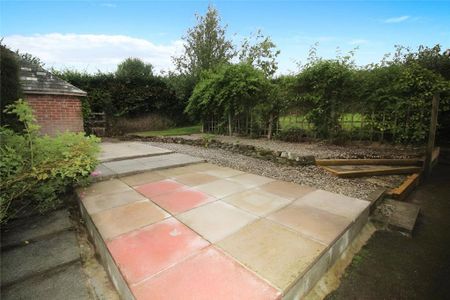 2 bedroom semi-detached house to rent - Photo 2