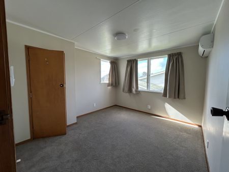 3 Bedrooms in Beach Haven - Photo 5
