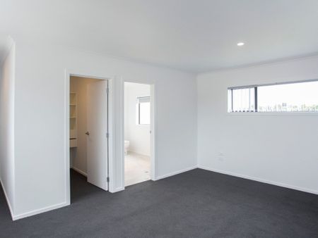 Beautiful Double Storey Home. - Photo 3