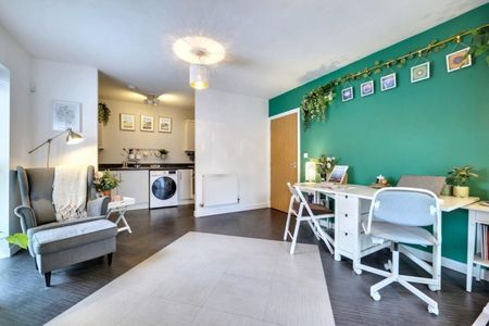 1 BED Flat - Photo 2