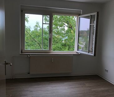 Schön geschnittene 2-Zimmerwohnung mit Balkon in Naumburg - Foto 3