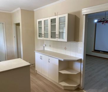 Comfortable Family Home with Generous Yard! - Photo 3