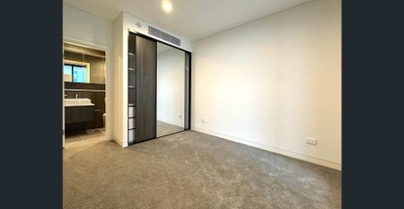 Two-bedroom Apartment with one study closed to homebush station!!! - Photo 2