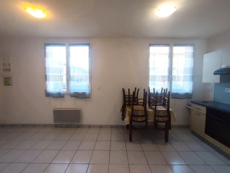 Appartement T1bis meublé en plein centre de Saint Quentin Fallavier - Photo 5