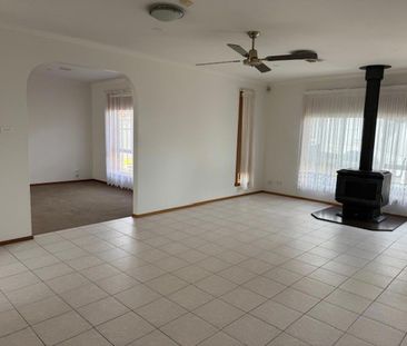 3 BEDROOM HOME + STUDY - Photo 6