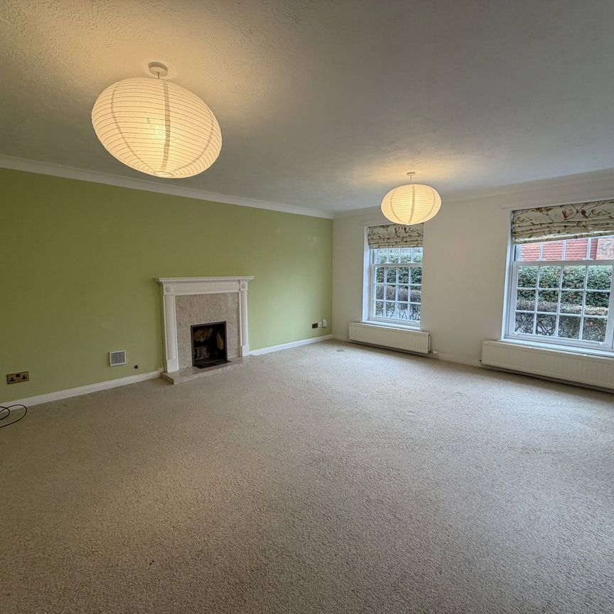Old Lands Hill, Bracknell, Berkshire, RG12 - Photo 1