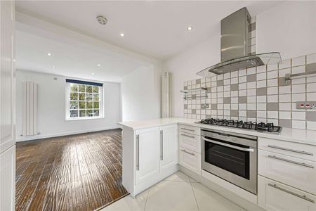 A spacious two bedroom apartment in the heart of St. John's Wood - Photo 4