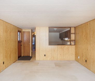 For Lease - 11 Homewood Avenue, Kawartha Lakes, Ontario - Photo 1