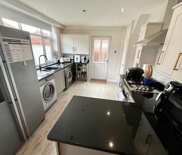 3 bedroom semi-detached house to rent - Photo 4