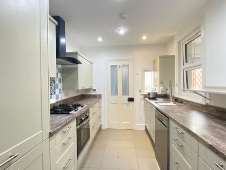 3 bedroom terraced house to rent - Photo 5