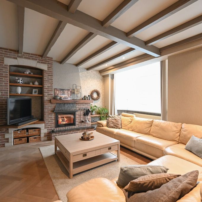Mooie en gerenoveerde woning in populaire straat te Borgerhout - Photo 1