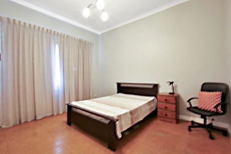 Bright, Friendly & Modern Two Bedroom Home in a Sought-After Location - Photo 3