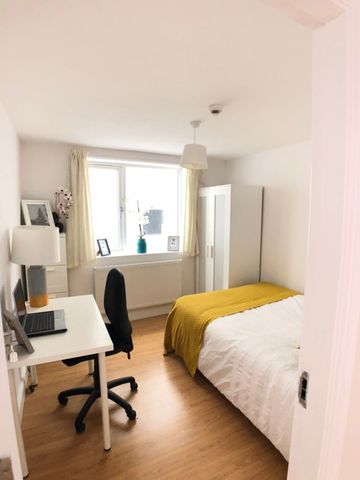 4 bed Apartment for Rent - Photo 4