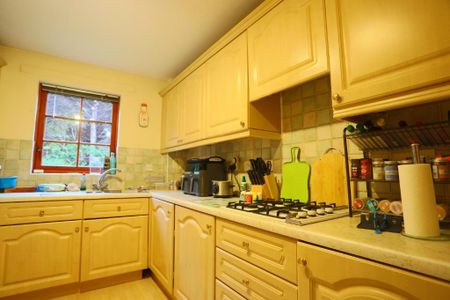 3 bedroom flat to rent - Photo 5