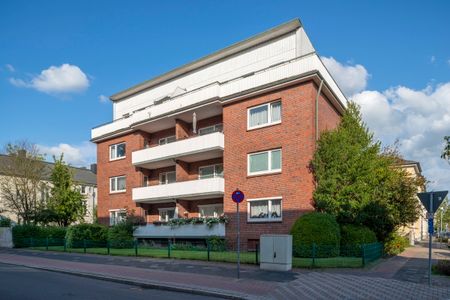 Zentrale Lage, ca. 10 Gehminuten bis ins Zentrum und ans Wasser - Photo 2