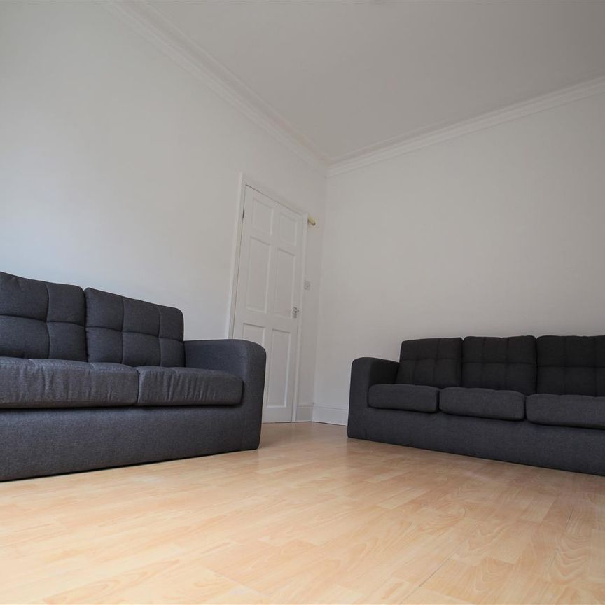 4 bedroom terraced house to rent - Photo 1