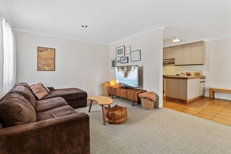 LARGE HOUSE IN CENTRAL TWEED - Photo 2