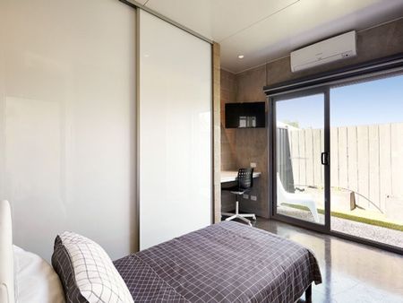 All Bills Included*Room Accommodation - Photo 2