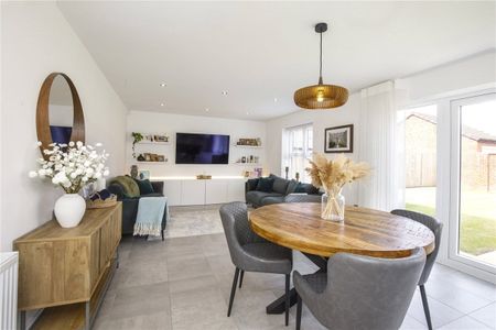 Stylish and contemporary five bedroom, three bathroom property in the desirable village of Green Hammerton. - Photo 4