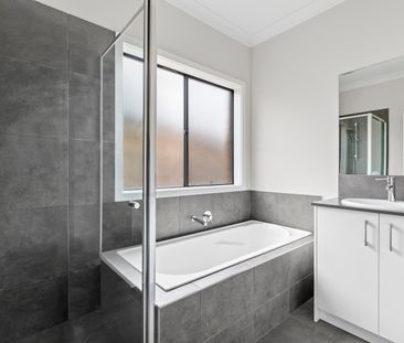 7 Kirkham Drive, Thornhill Park VIC 3335 - House For Rent | Domain - Photo 4