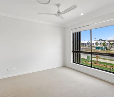 BRAND NEW MODERN HOME WITH DUCTED COOLING & HEATING!!! - Photo 3