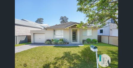 An opportunity not to be missed: Stunning Lakeside home in a sought-after street - Photo 4