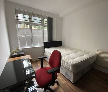 4 Bed - Flat 5, 1-9 Regent Rd, Leicester, - Photo 3